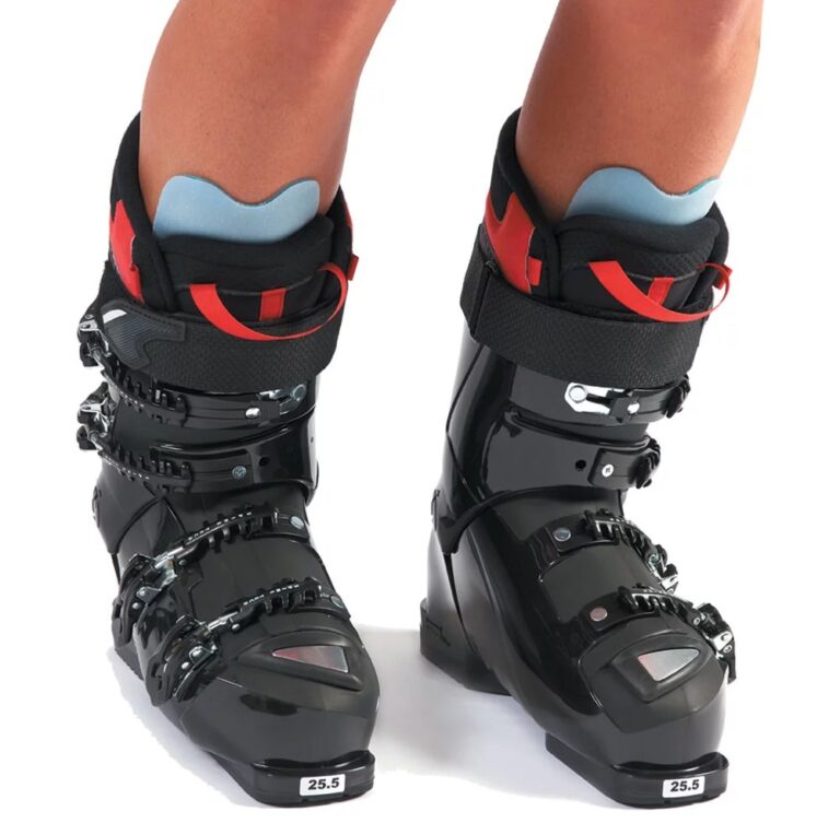 Sidas Shin Protector met skischoenen